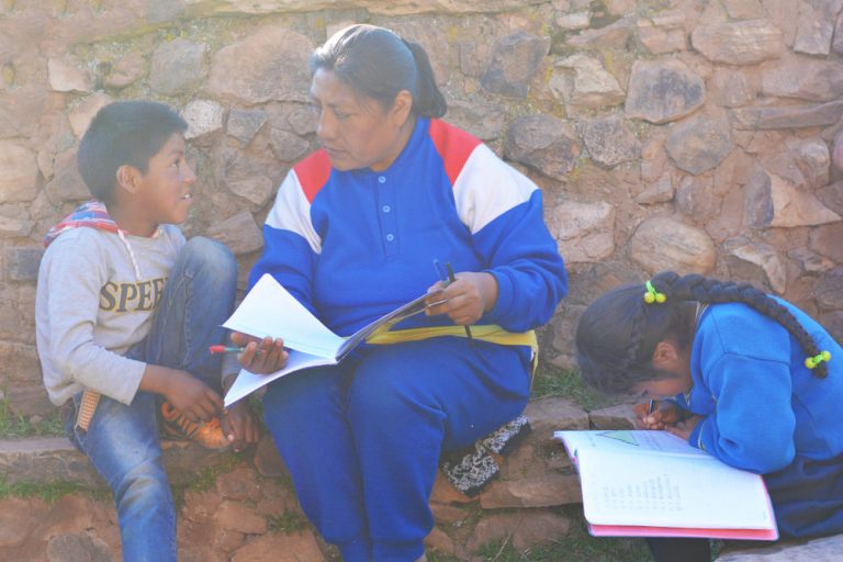 Voluntariado en  Perú: Aventura en el Camino Inca y apoyo a los niños – Volunteering Solutions